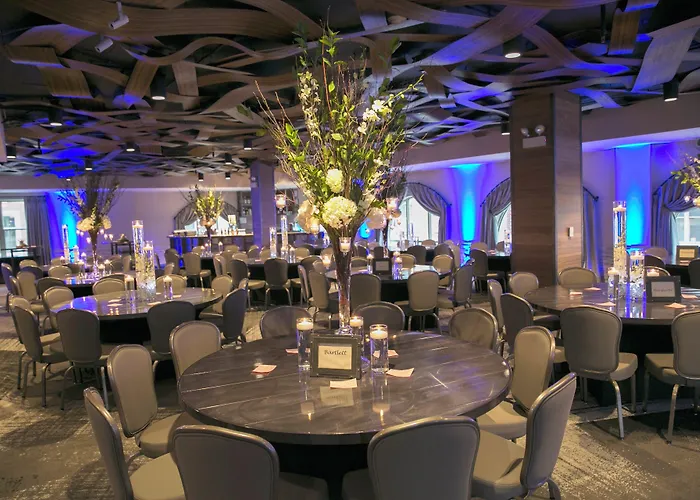 Hotel Indigo Naperville Riverwalk By Ihg